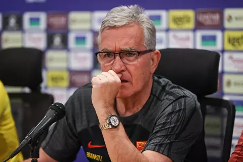  مدرب الصين: استعدينا جيدًا لمواجهة السعودية.. وهذا ما يميز رينارد عن مانشيني